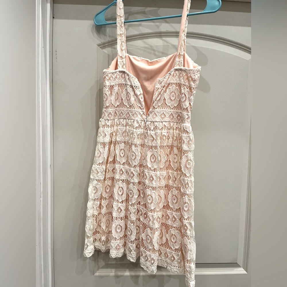 Lacy juniors short dress - Picture 2 of 3